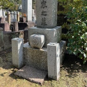 善衛門の水洗い墓石クリーニング後の様子