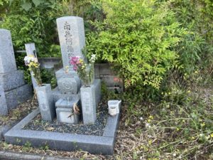 善衛門_お墓の草刈り前
