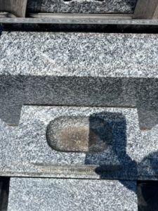 善衛門_墓石クリーニング作業前